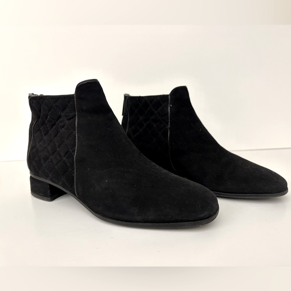 Aquatalia by Marvin K. Womens Size 7.5 Suede Back Zip Chelsea Flat Ankle Boots